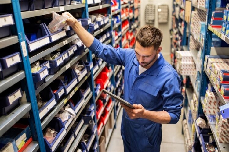 AUTOMOTIVE PARTS RETAILER
