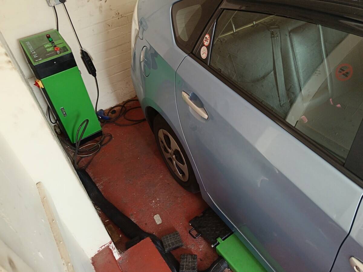 Car Repair Garage Unit