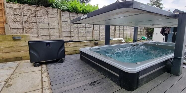 INDEPENDENT HOT TUB/POOL SERVICE AND MAINTENANCE BUSINESS