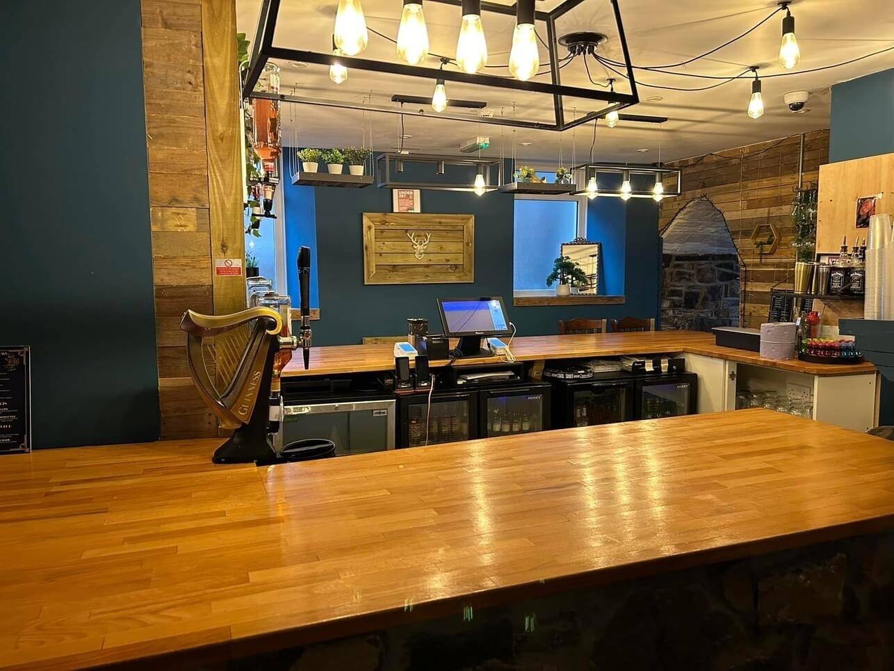 Pub/Bar with late license for sale