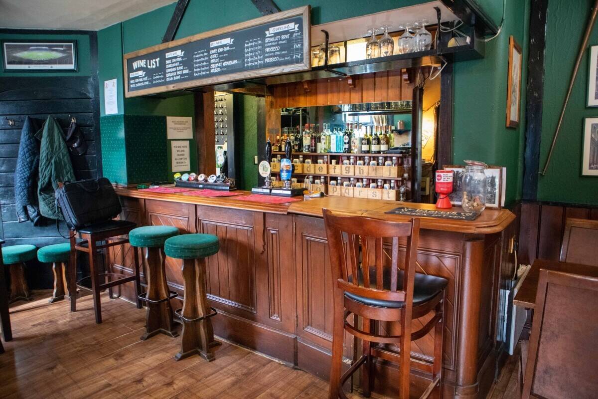 KENT - INVESTMENT SALE OF ICONIC KENT PUB (NET YIELD 7.5%) Photo 2