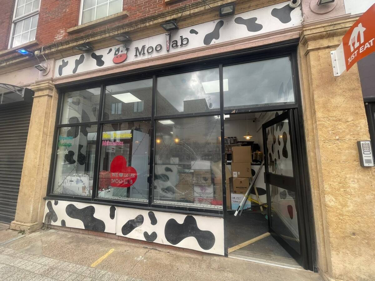 Experienced Desserts Shop in Doncaster