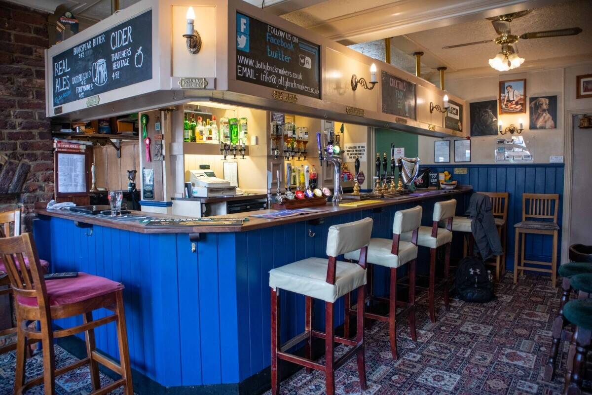 SURREY - WET-LED PUB IN RESIDENTIAL AREA FOR SALE