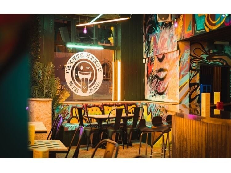 Bar/Nightclub and Live Music Venue Business Lease Sale. Photo 2