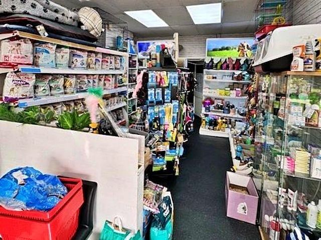 Pet Supplies & Dog Grooming & Pet Friendly Café for Sale