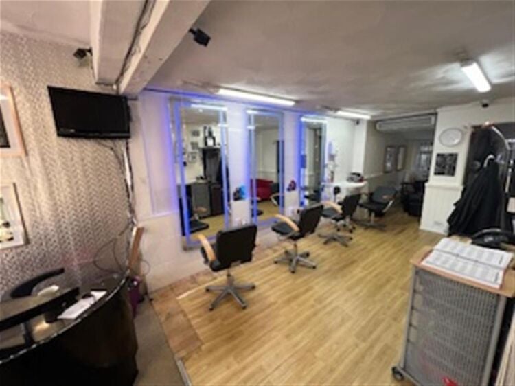 LEASEHOLD HAIR & BEAUTY SALON Photo 2