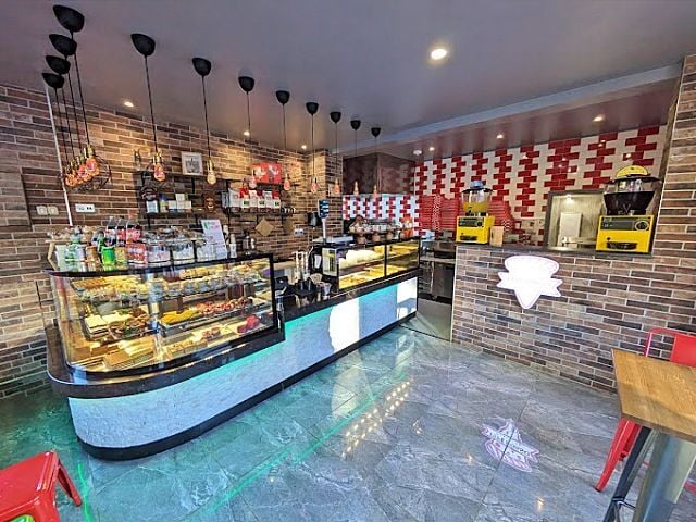 Pizza & Chicken Restaurant for Sale