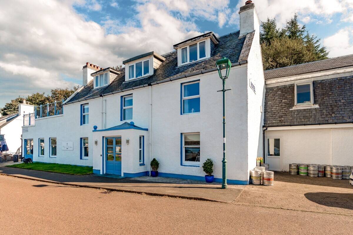 A popular Highland hostelry in an outstanding location on the NC500, Shieldaig (ref 1699) Photo 2