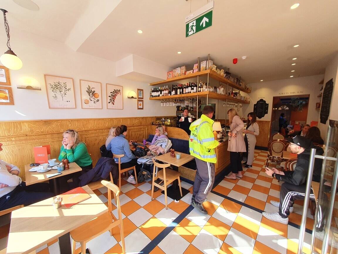 STUNNING CAFÉ / COFFEE SHOP / BISTRO WITH FULL A3 & ALCOHOL (2300)
