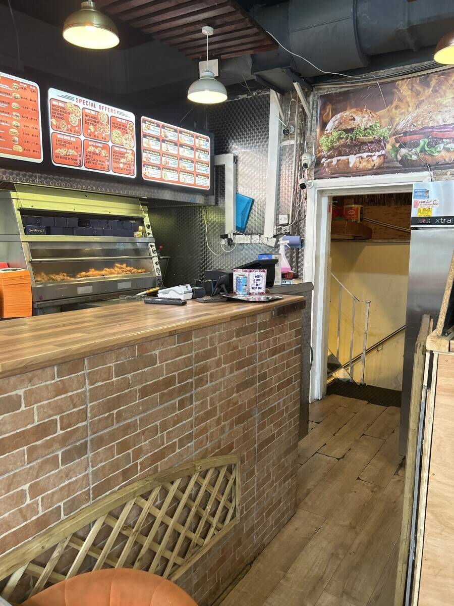 Established takeaway for sale in Barnet London Pizza Kebab Burgers Photo 2