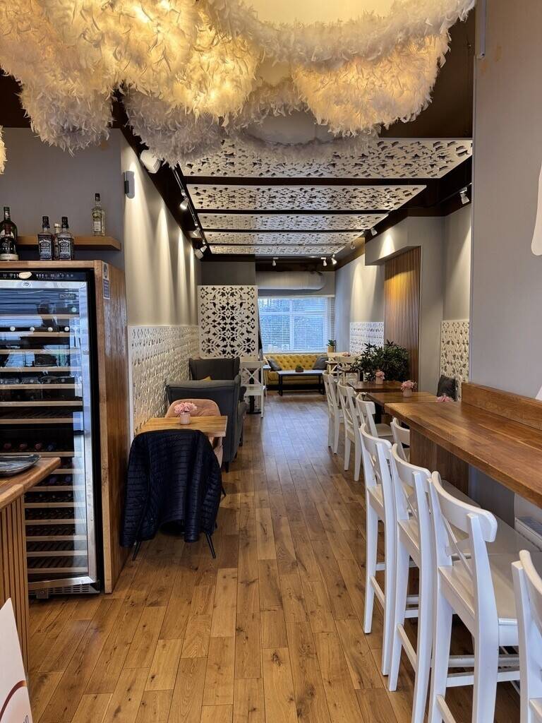 Fully Equipped Restaurant and Caf&eacute; for Sale in East London &ndash; Prime Location