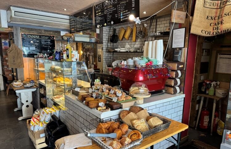 Artisan Italian Café, Wine Bar, and Deli Based in Castelnau Barns, London *REDUCED*