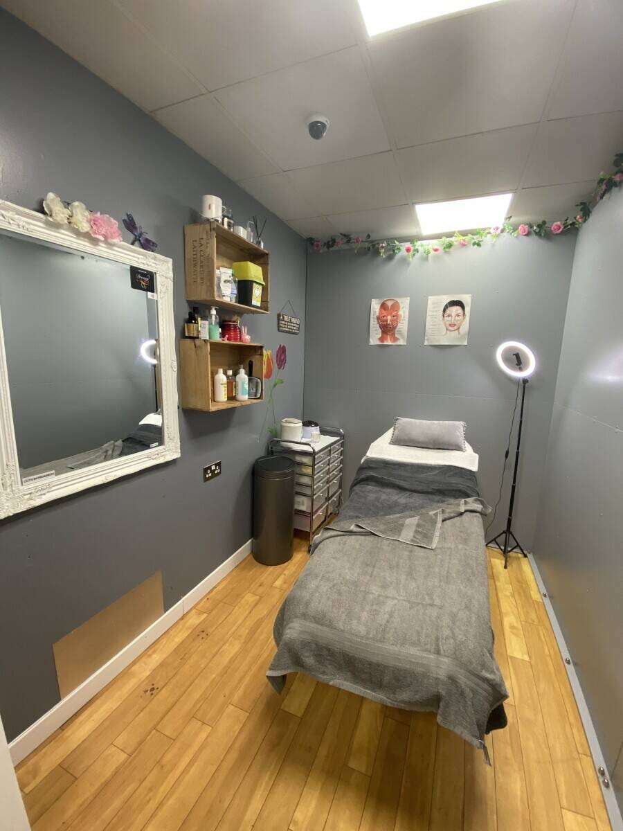 Hair & Beauty Salon Photo 3