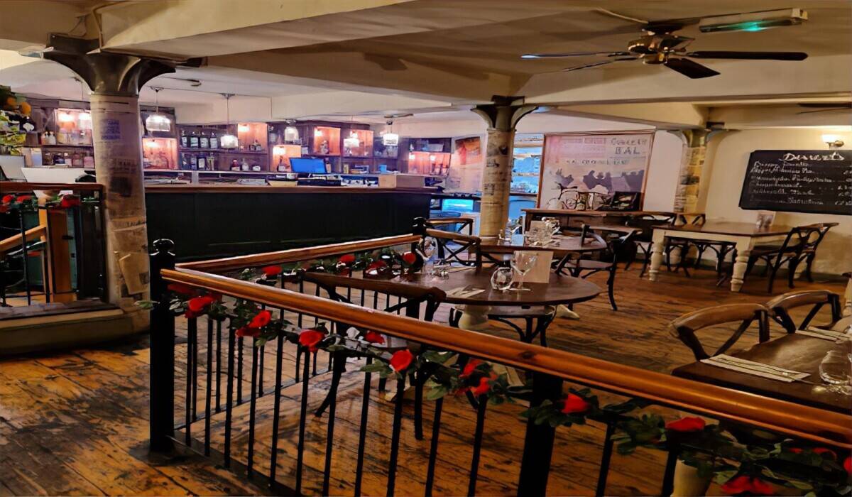 NEW TO MARKET PROPERTY  - Bistrot Pierre Restaurant Photo 2
