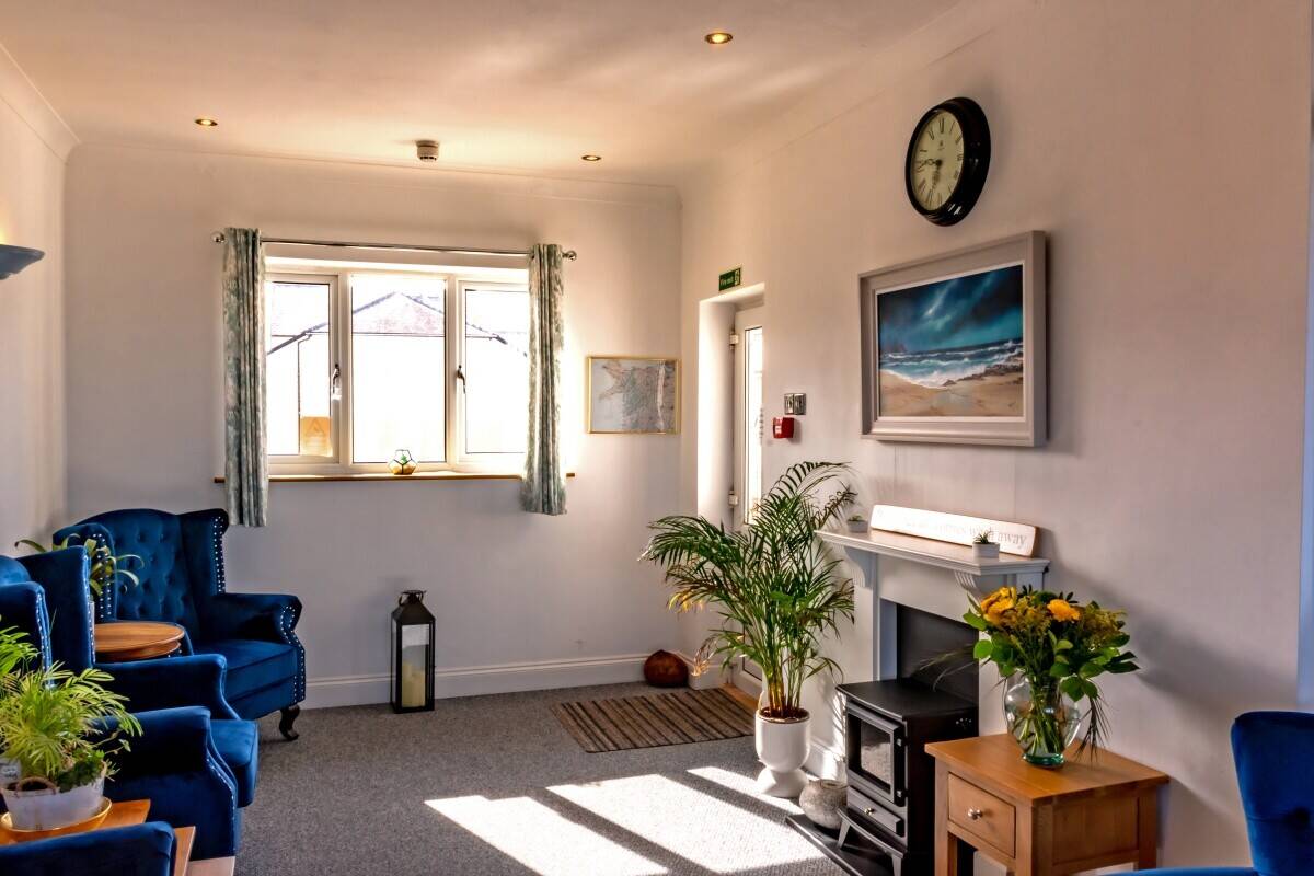 SHELBOURNE HOTEL, LLANDUDNO - 16 BEDROOM HOTEL IN PRIME SEAFRONT POSITION WITH PRIVATE CAR PARK Photo 2