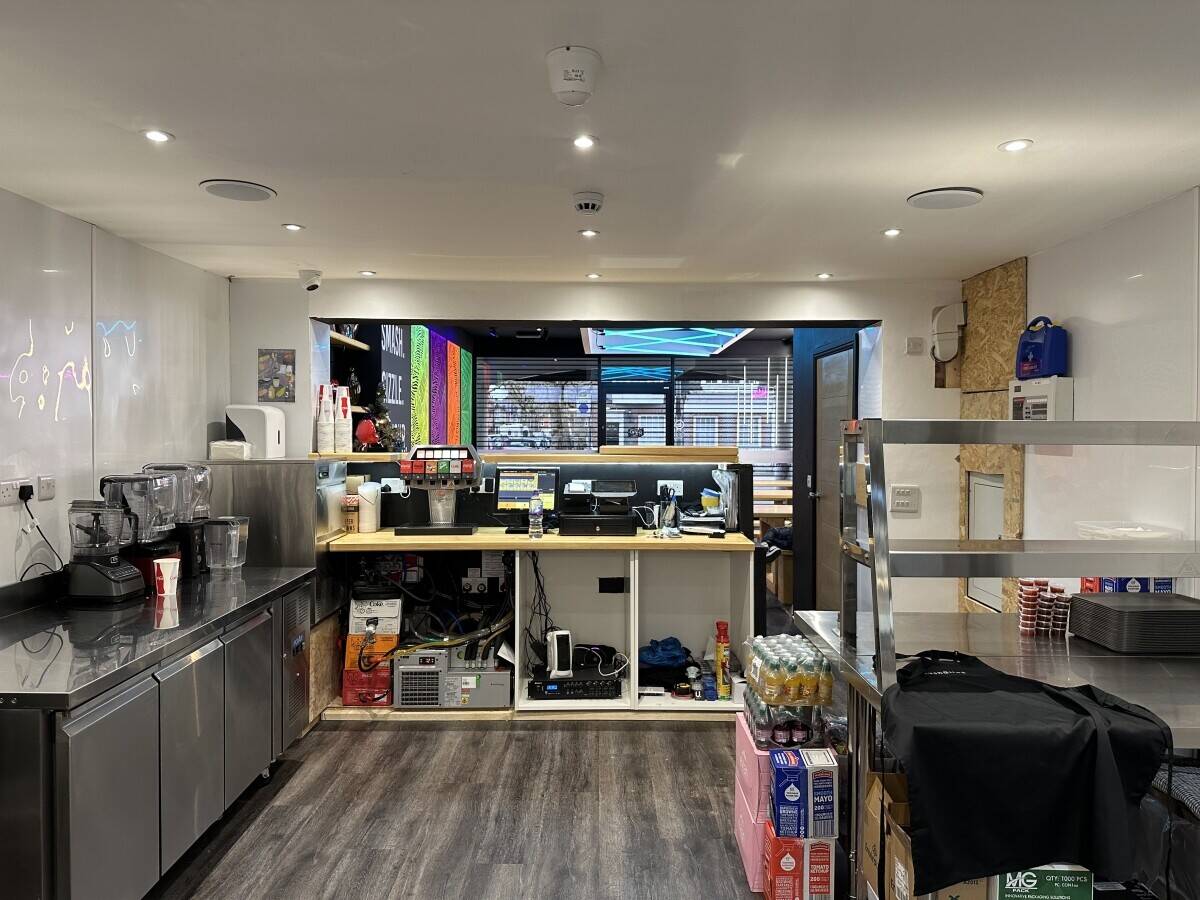 A3/A5 Portsmouth burger/wings/fries  *&pound;25 per day rent Photo 3