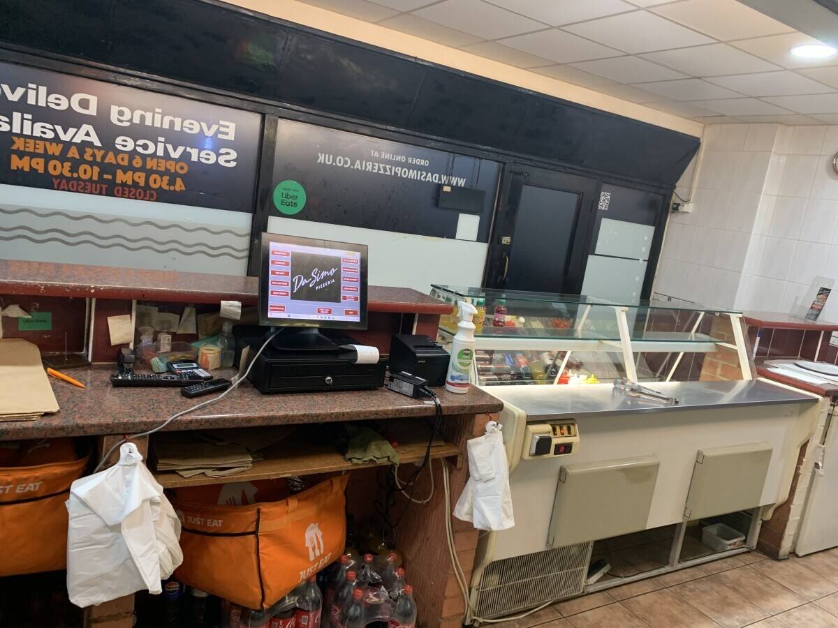 Pizza takeaway with  two bedrooms flat upstairs