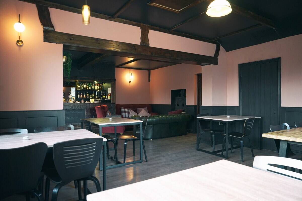 WORCESTERSHIRE, MALVERN HILLS - EXCELLENT OPPORTUNITY TO OPERATE PUBLIC HOUSE AND RESTAURANT AT WELL