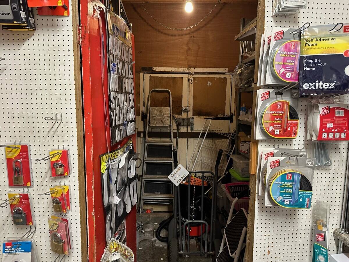 Long Established Traditional Electrical Shop in prime coastal location.