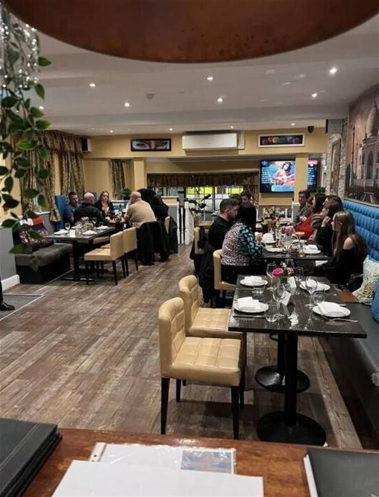 LEASEHOLD FULLY FITTED
LICENCED RESTAURANT