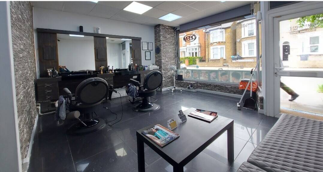 Well developed Barber shop for sale in Chase Side Enfield Photo 2