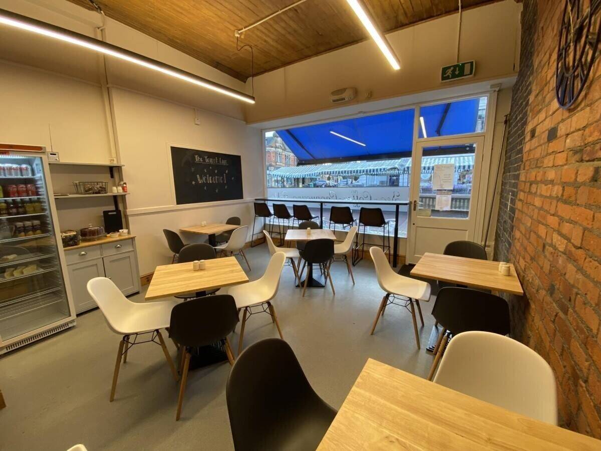 Modern/Fully Equipped Cafe in Prime Burton on Trent, with HUGE Potential. Offers around &pound;25K Looking for Quick Sale Photo 3