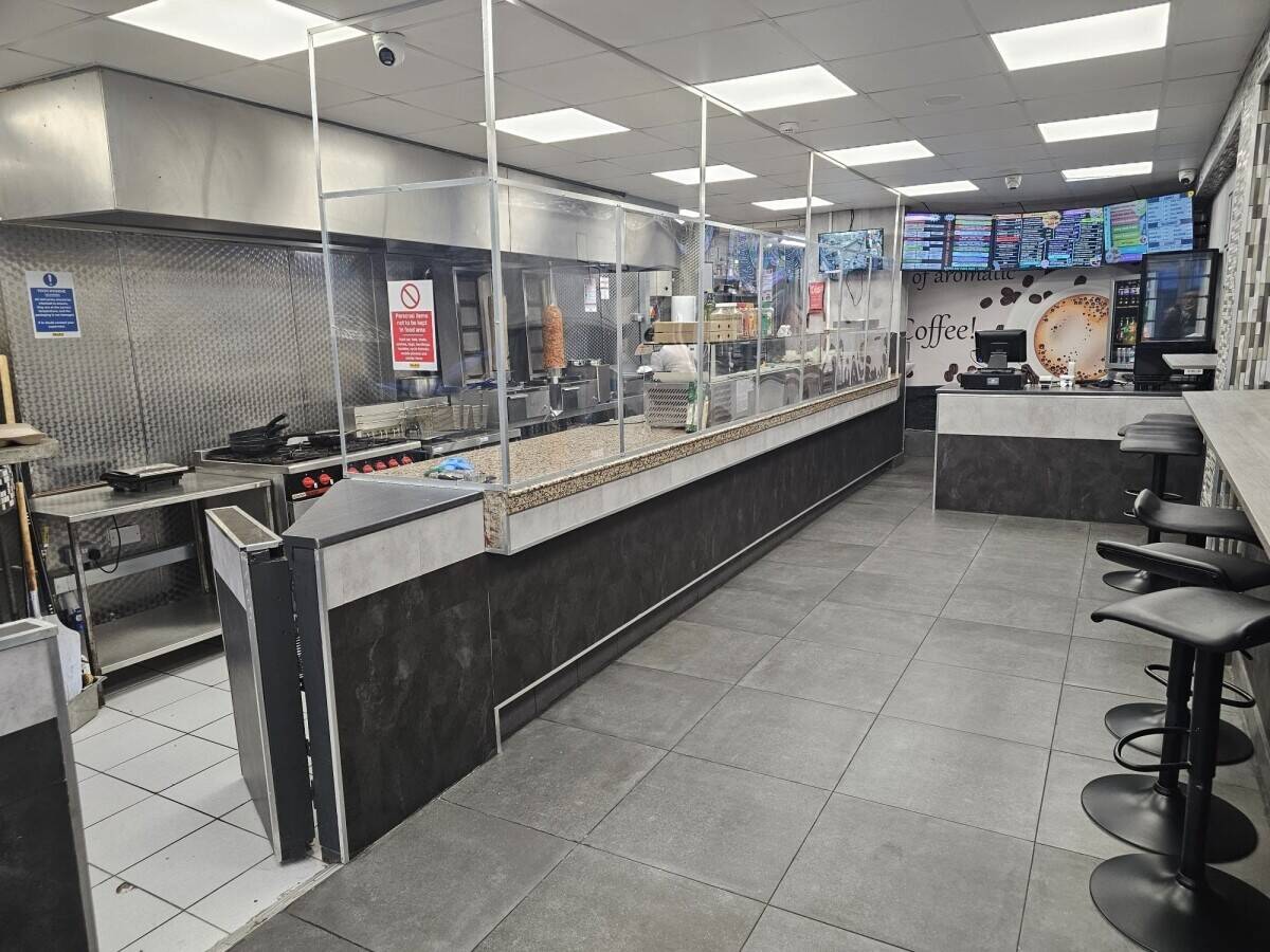 MODERN PIZZA / KEBAB TAKEAWAY Photo 2