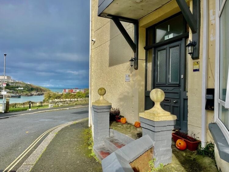 Freehold 16 Bedroom Commercial Property Located In Newquay, Cornwall