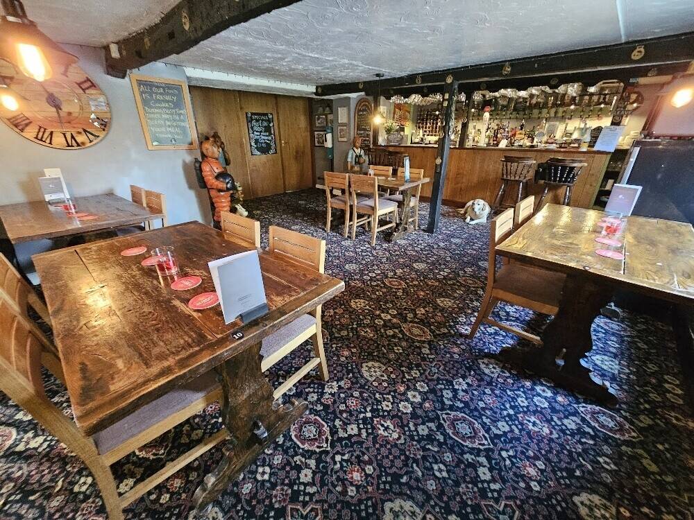 Character Detached Somerset Village Pub & Restaurant With 3 Bedroom Accommodation