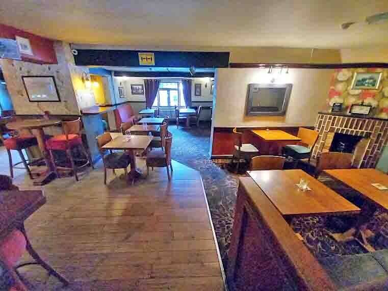 WORCESTERSHIRE/STAFFORDSHIRE BORDER - ICONIC CANALSIDE PUB & RESTAURANT Photo 2