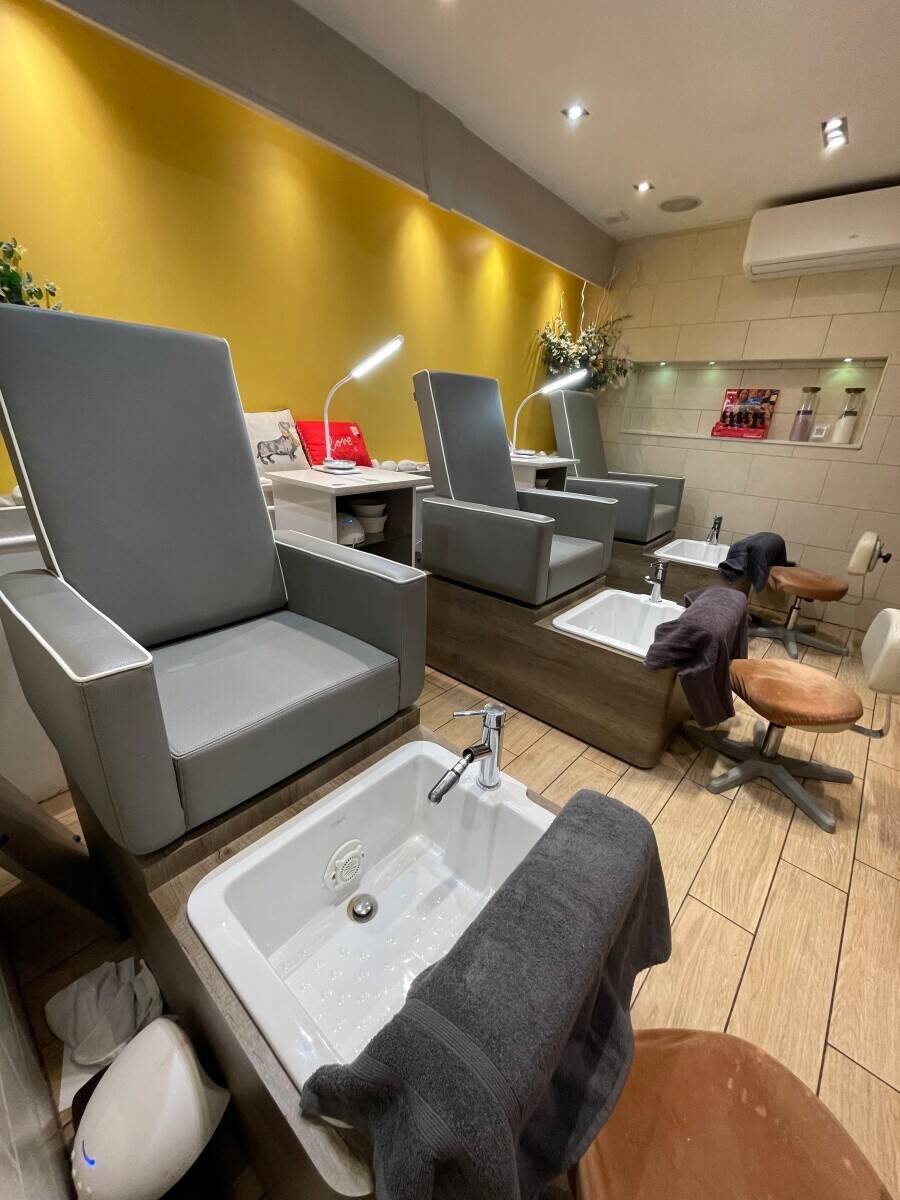 Well established beauty business over 24 years.  Photo 2