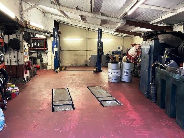 Fully Equipped Garage  /   Workshops for Sale