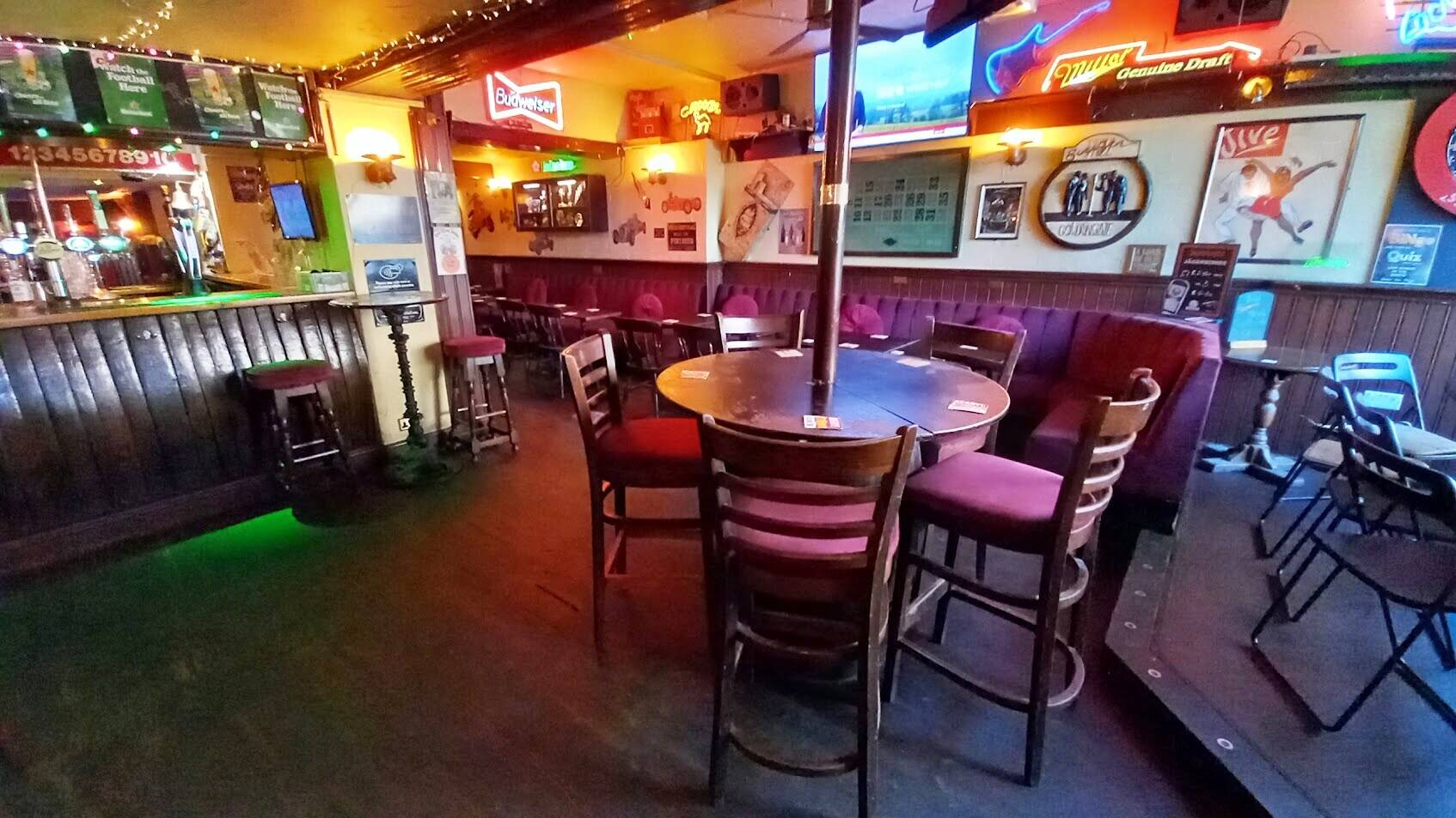 GLOUCESTER CITY- HIGH TRADING FREEHOUSE Photo 2