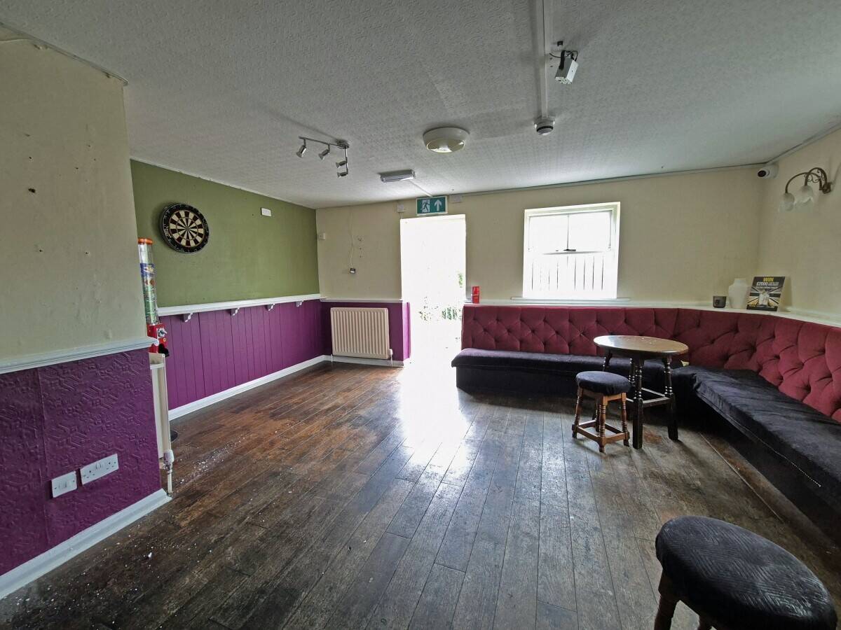 WREXHAM COUNTY BOROUGH - COMMUNITY PUBLIC HOUSE LOCATED ON BUSY MAIN ROAD