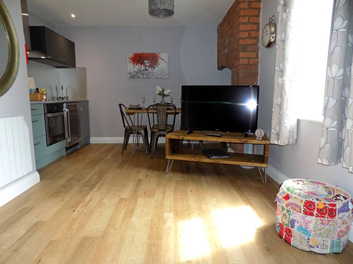 CUMBRIA – CITY CENTRE HOLIDAY APARTMENTS BUSINESS AND FREEHOLD PROPERTY