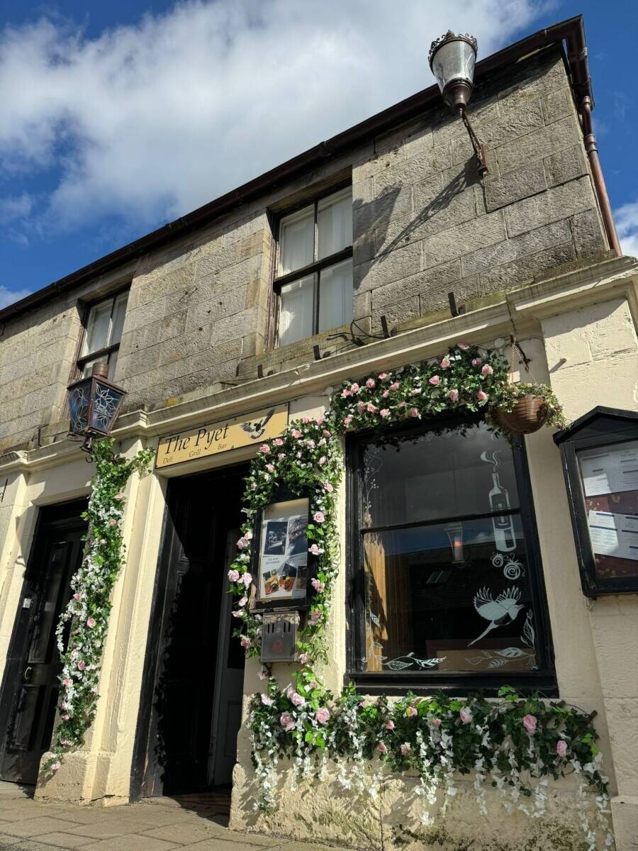 A Neatly Presented Restaurant Opportunity close to Edinburgh in affluent Borders town (ref 1720)