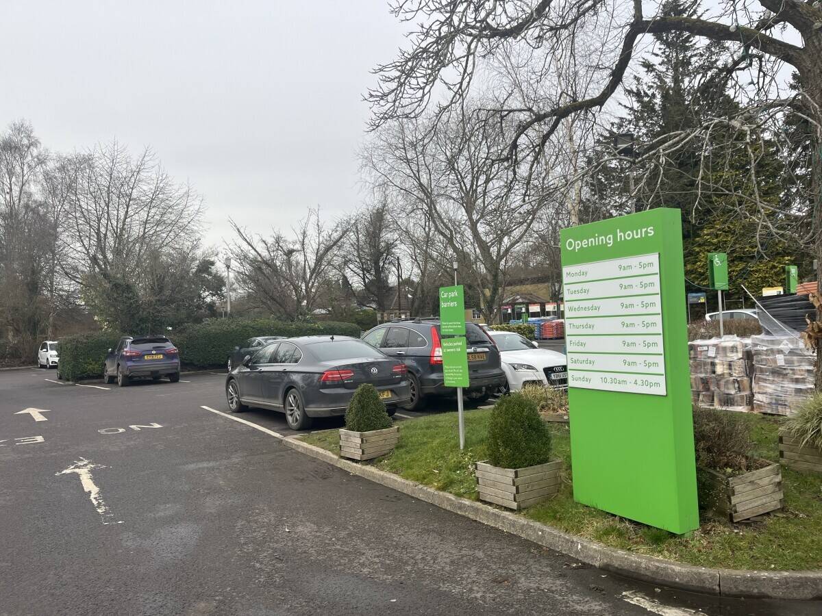 New Waves Hand Car Wash at Dobbies Garden Centre in Hungerford, RG17 0HE Photo 2