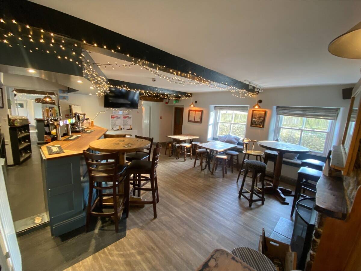 SOMERSET – REFURBISHED AND ESTABLISHED FREE HOUSE IN TOURIST VILLAGE Photo 2