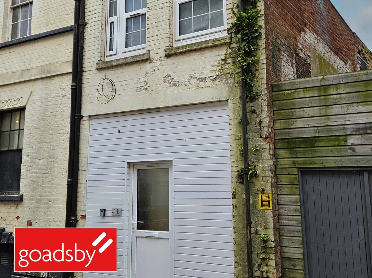 Letting Investment - Ideally Located Between High Street & Beach Photo 2