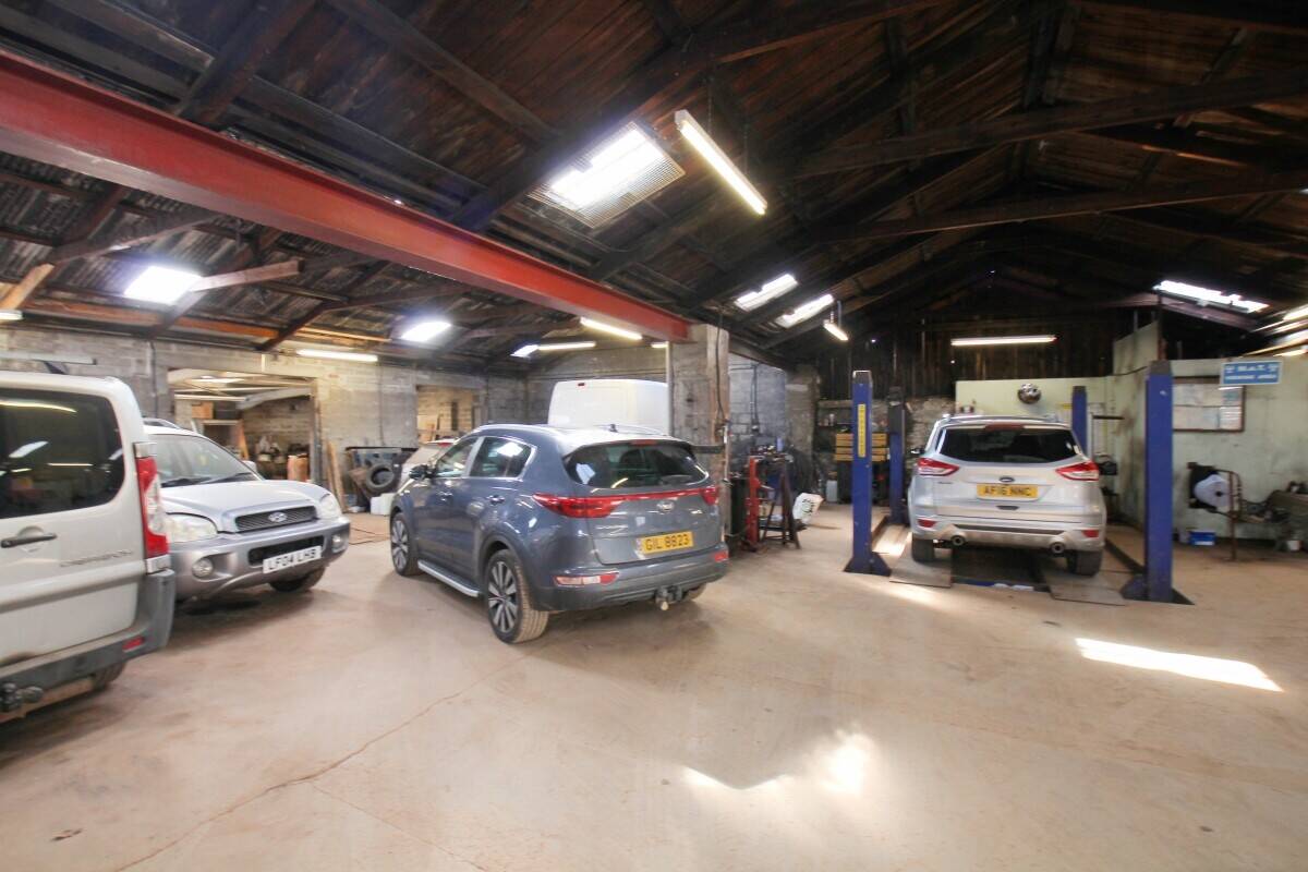 Garage for sale in Dufftown Photo 2
