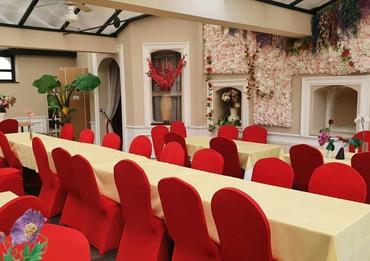 Prominent 28/29 Bedroom 2 Star Hotel with Consent to Extend