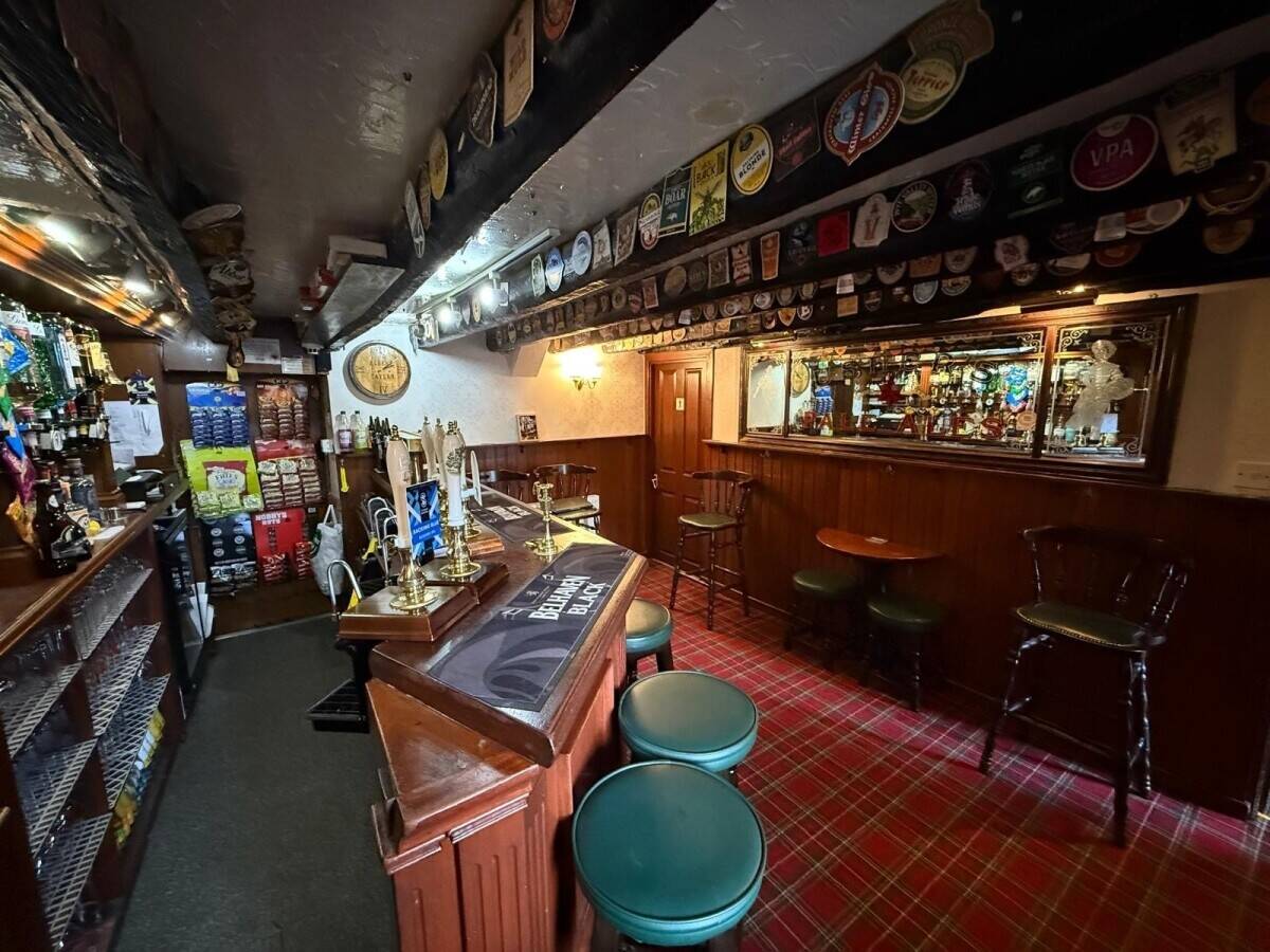 An Original and Charming Freehold 18th Century Village Inn / Pub with commercial kitchen  (ref 1732)