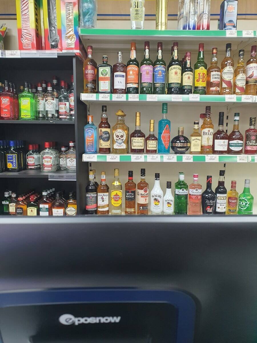Convenience store is available sale in prime are in Edinburgh city Photo 2