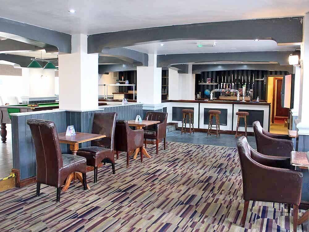 NOTTINGHAMSHIRE - 9 BEDROOM HOTEL, BAR AND RESTAURANT WITH CAR PARK