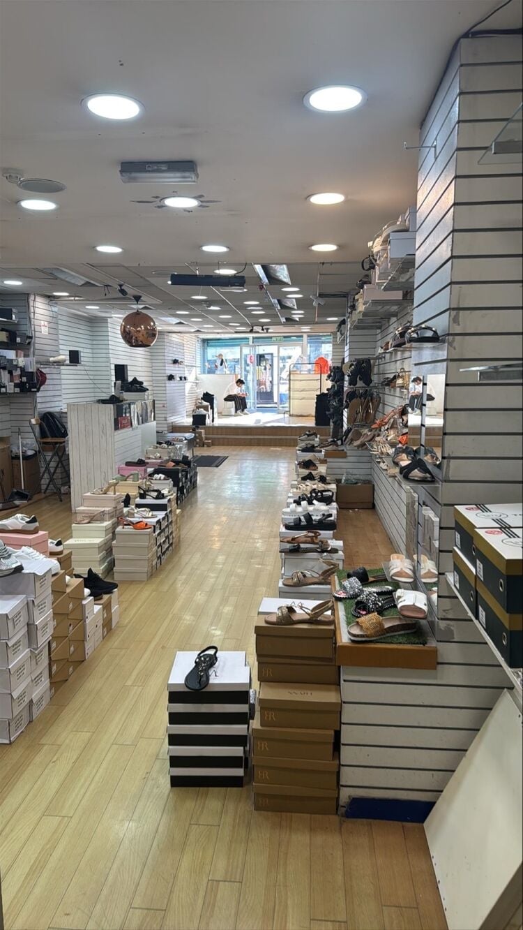 CLOTHING, FRAGRANCE AND  JEWELLERY RETAILER Photo 2