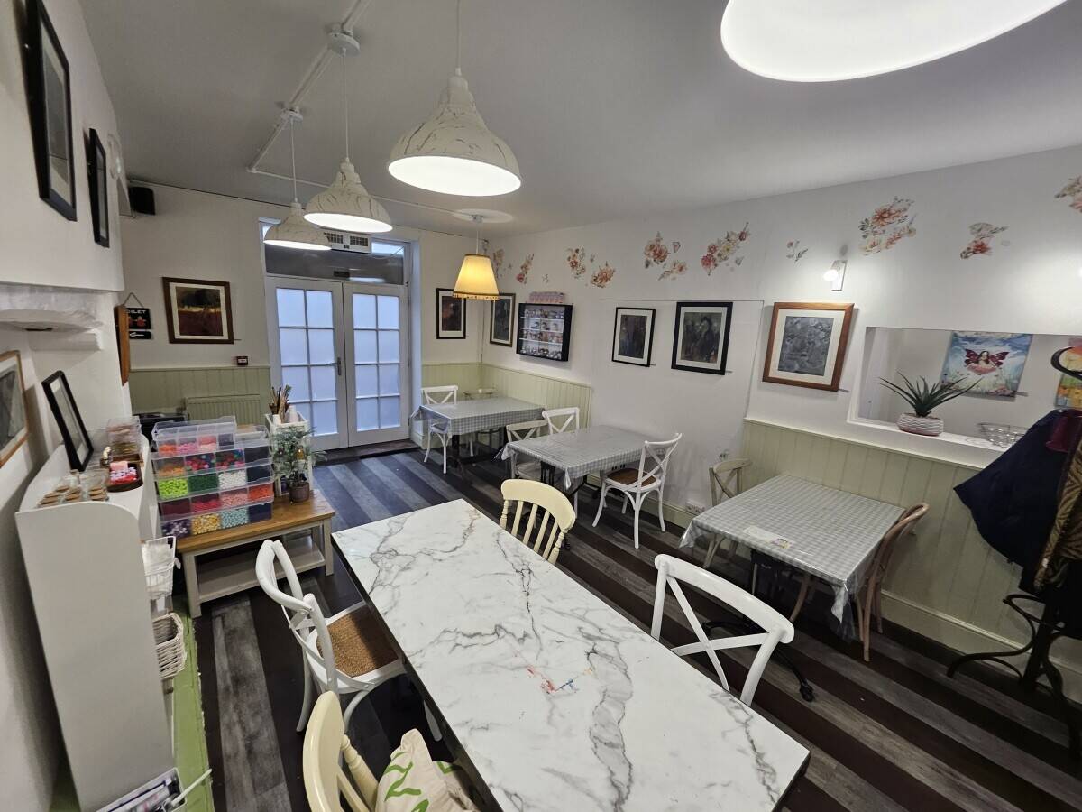 Cafe/Restaurant ready premises in Chester city centre Photo 2