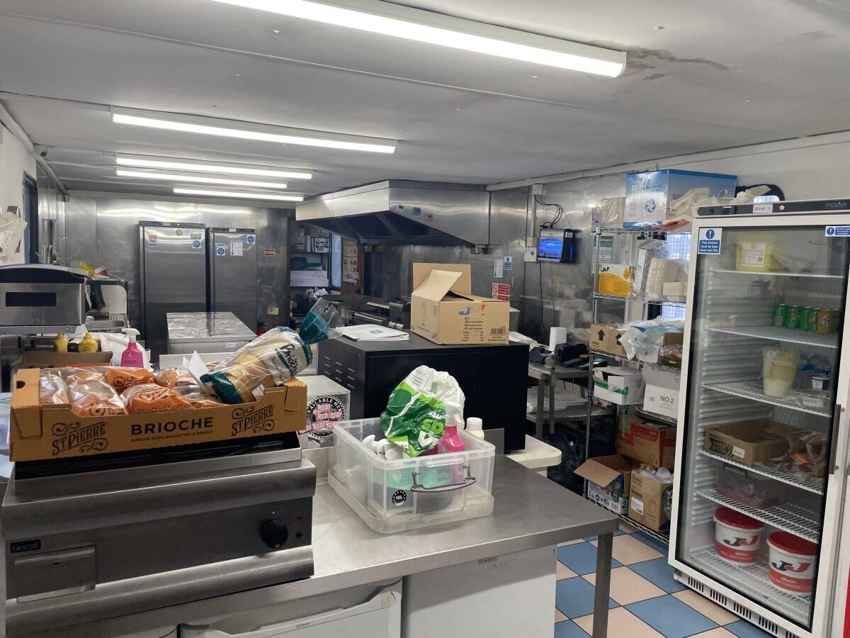Freehold Fast food business perfectly located in Birmingham for big customer reach