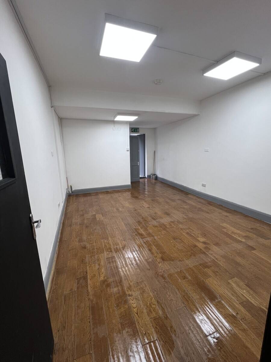Self contained room to rent in the heart of Hoxton Street Market, with parking all bills included in rent
