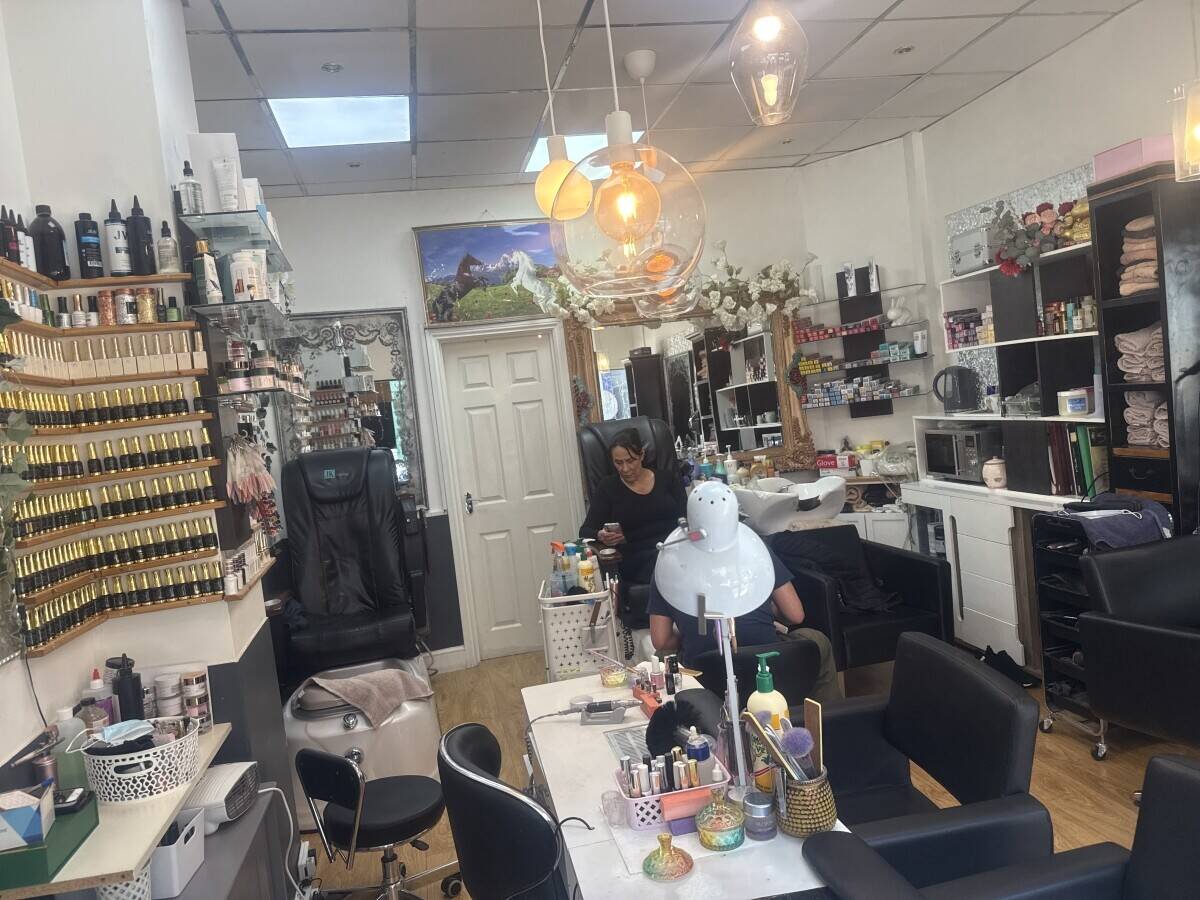 Hair & nail salon for sale