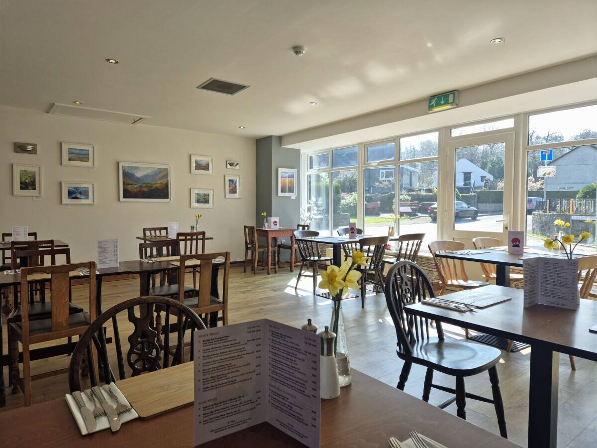GWYNEDD - ESTABLISHED RESTAURANT, RETAIL UNIT AND THREE BEDROOM HOUSE AT THE FOOT OF YR WYDFFA (SNOW